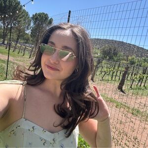 Meet your Posher, Hannah